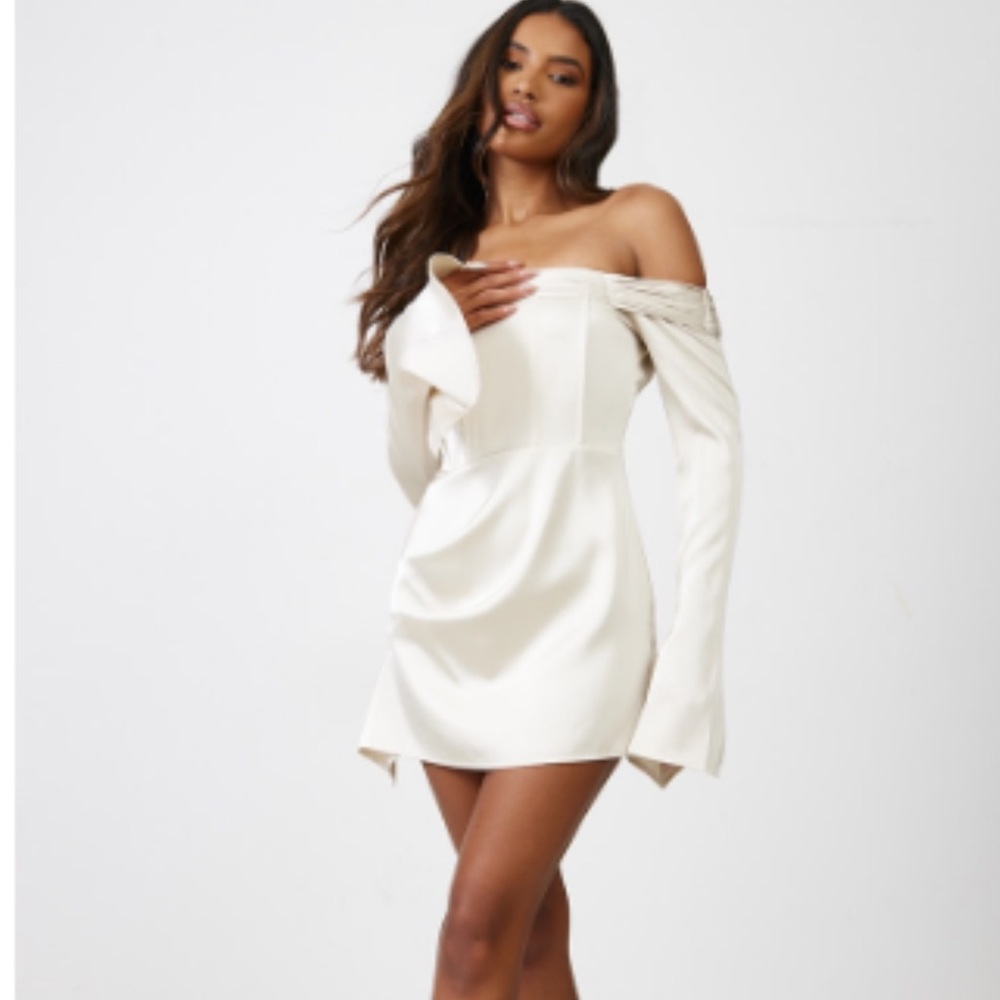 NWT PrettyLittleThing Champagne Satin Pleat Detail Bardot Flared Sleeve Dress